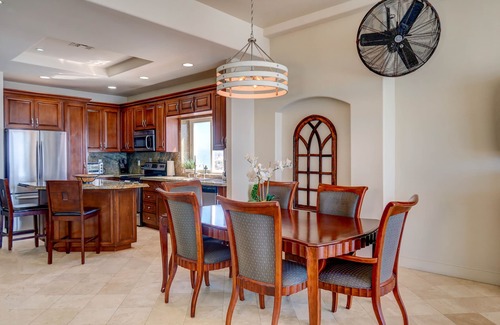 Villa del Mar Condominio | Exclusive Oceanfront Penthouse/5 Min to Papas&Beer