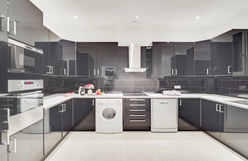 Champs-Elysees Apartamento | EXCLUSIVE PARIS GETAWAY: LUXURIOUS APARTMENT, CHAMPS-ELYSÉES – 230SQM–4 BEDROOMS