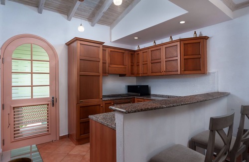 Merlin Bay Condominio | Exclusive Penthouse Apartment Sugar Hill Estate Ocean Views and Beach Membership