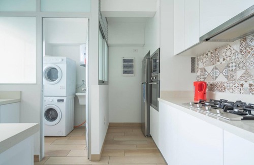 Barranco Apartamento | Exclusive Penthouse With Private Rooftop Jacuzzi BBQ Game Room