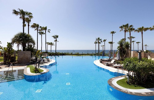 New Golden Mile Casa | "Exclusive frontline beach penthouse" con Piscina, Terraza y Wi-Fi; mascotas permitas