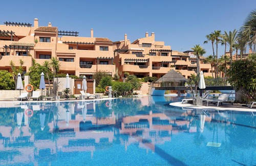 New Golden Mile Casa | "Exclusive frontline beach penthouse" con Piscina, Terraza y Wi-Fi; mascotas permitas