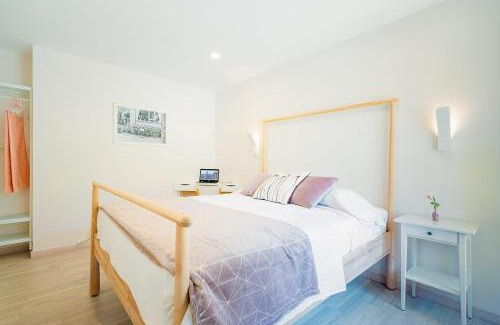 Barrio de las Letras Apartamento | Exclusive quietness in the heart of Madrid with Public Parking, Breakfast, 2 bathrooms