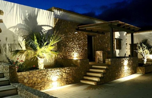 Puerto del Rosario Condominio | Exclusive residence consisting of 5 apartments with shared pool.