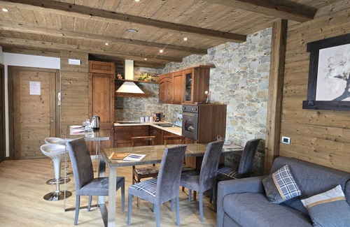 Valdisotto Chalet De Esquí | Exclusive rustic chic chalet with large furnished rooftop garden