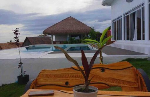 Oslob Casa | Exclusive SCIA Hills Resort with Pool