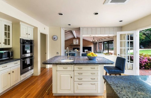 Hope Ranch Casa | Exclusive Short-Term Haven: Luxe Living in Hope Ranch!