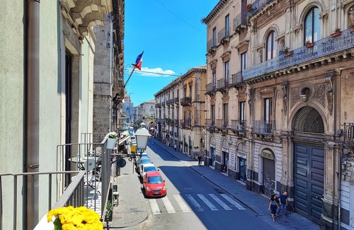 Old Town Apartamento | Estancia Exclusiva [Vista al Duomo + 5 Balcones]