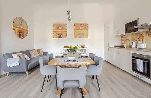Palace District Apartamento | Exclusive Three-Bedroom Apartment