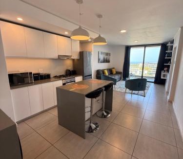 Hillhead Apartamento | Exclusive Two Bedrooms Presidential Suite in Coral Point