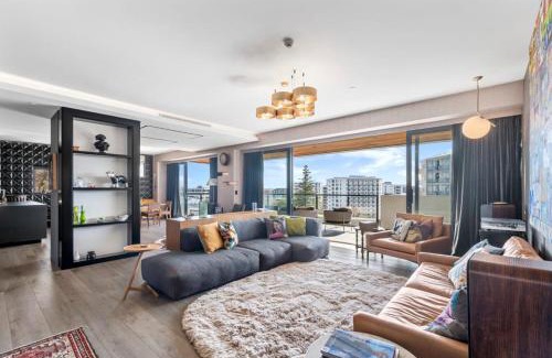 Newton Apartamento | Exclusive Urban Apartment Entire Floor Hot Tub