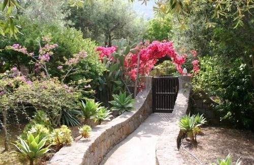 Panarea Villa | Exclusiva villa en Panarea con jardín privado y terraza con vistas al mar
