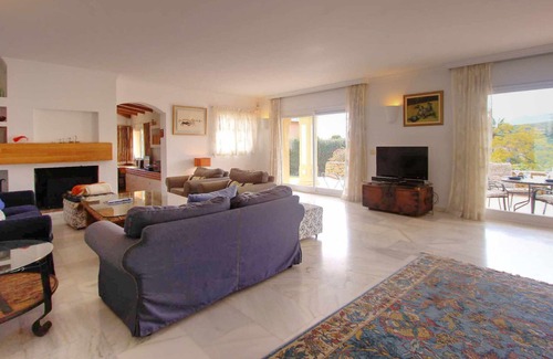 New Golden Mile Chalet De Esquí | Villa familiar barbacoa con piscina climatizada vista al golf gran jardín
