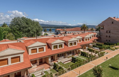 Quintans Chalet De Esquí | Exclusivo chalet con vistas al Mar