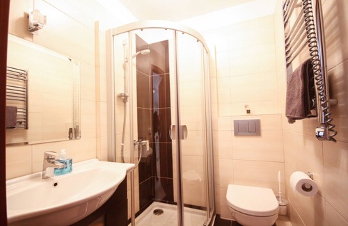 Vinohrady Apartamento | Ubicación exclusiva de Vinohrady - Encantador 2 dormitorios / 2 baños con balcón y ascensor
