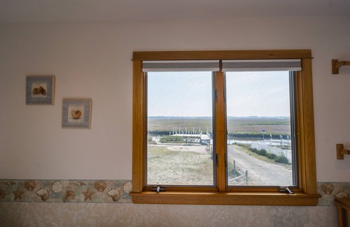 Broadkill Beach Casa | ¡CERCA DE REHOBOTH, LEWES Y FREDERICA! CAMINO PRIVADO DE PLAYA, RAMPA Y BARCO DE CEMENTO