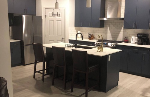 West Edmonton Casa | Exec home 20 min to airport, 13 min to West Edmonton Mall & 26 min to Rogers Pl