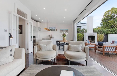 Grey Lynn Casa | Executive Ponsonby Abode w Heated Pool and Parking