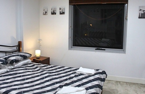 City West Apartamento | Ejecutivamente diseñado de 2 habitaciones, 2 baños, ubicación perfecta
