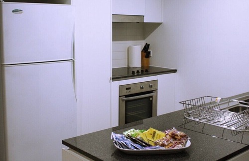 City West Apartamento | Ejecutivamente diseñado de 2 habitaciones, 2 baños, ubicación perfecta