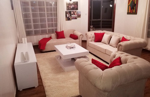 Thompson Estate Apartamento | Apartamento ejecutivo de 2 habitaciones en el corazón de lavington