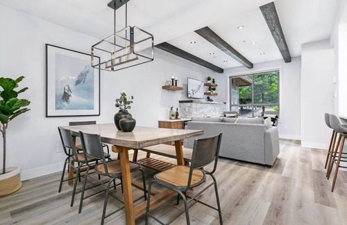 Whistler Cay Estates Condominio | Executive 2BR Whistler Village Home: Sleeps 6, AC, Free Parking & Near Shops & Trail!