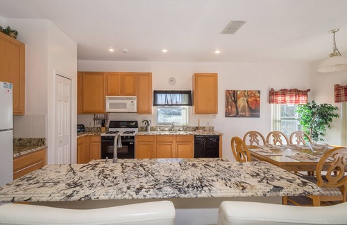 Crescent Lakes Villa | 4 Cama Ejecutivo 3 bath villas con vista al lago