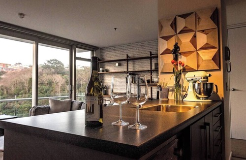 Wellington Apartamento | Executive Apartment - Great Location Close to Attractions, Shops & Eateries