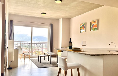 Heredia Apartamento | Executive Condo | 503 | Pool, WiFi, Parks & Views