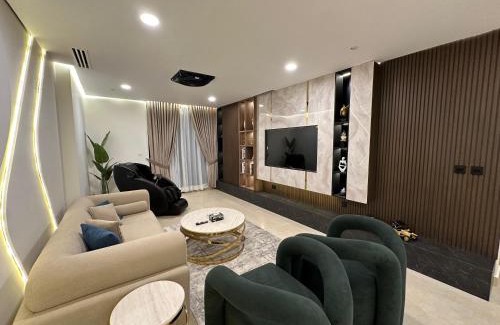 Blue Area Apartamento | Executive Escape's 2-Bedroom Suite, Massage Chair, Mountain View, F-7