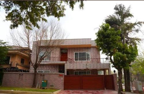F-8 Sector Casa | Executive Grand Royal