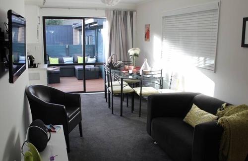 Paraparaumu Beach Casa | Casa ejecutiva con spa y piscina climatizada cerca de la playa