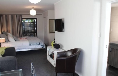 Paraparaumu Beach Casa | Casa ejecutiva con spa y piscina climatizada cerca de la playa