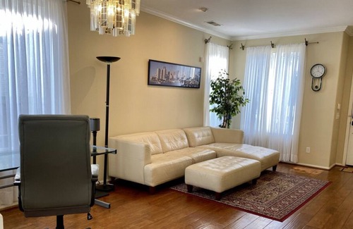 Goleta Casa | Executive Home, Walk To The Beach