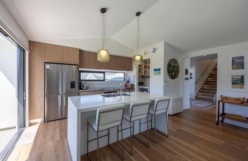 Wanaka Casa | Executive House with Spa and Views - 4 Bedroom House with a Spa