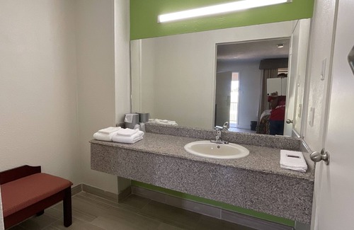 Beaumont Hotel | Executive Inn & Suites