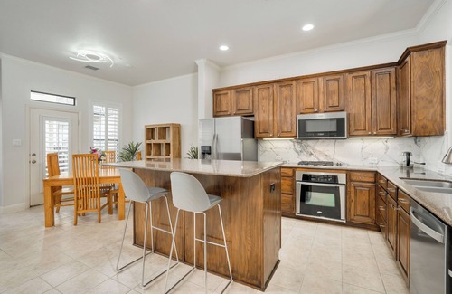 Legacy Park Casa | Executive Living At The Shops of Legacy Plano. FAMILY, KIDS & PETS FRIENDLY!