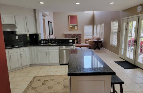 Canoga Park Casa | Executive Living, Scenic location 5+3 furnished; pool and entertainer's backyard