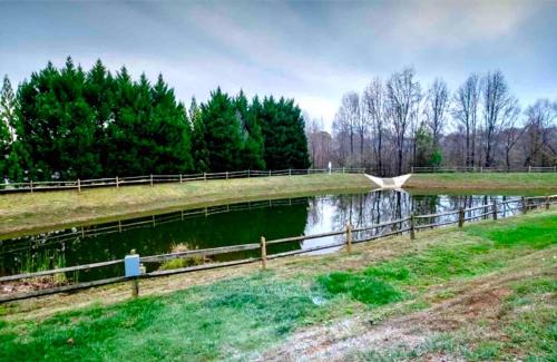 Greensboro Casa | Executive & Luxury 2-bedroom Townhouse with Pool