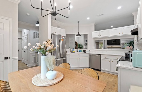 Southwest Raleigh Condominio | Executive North Raleigh Oasis - Premium 2BR