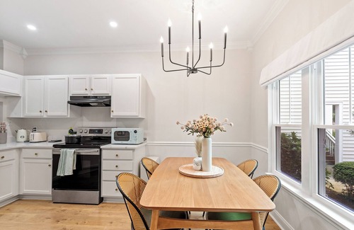 Southwest Raleigh Condominio | Executive North Raleigh Oasis - Premium 2BR