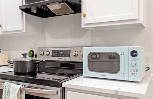 Southwest Raleigh Condominio | Executive North Raleigh Oasis - Premium 2BR