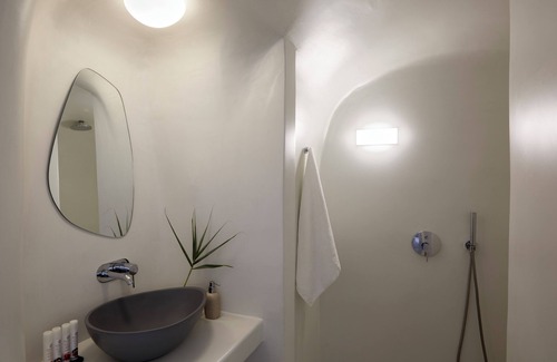 Oia Hotel | Executive One-Bedroom Cave Suite