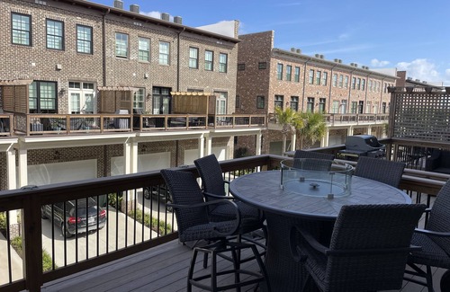 Hitch Village - Fred Wessels Homes Casa | Executive rental available in Savannah, GA- minimum 60 day. great locale