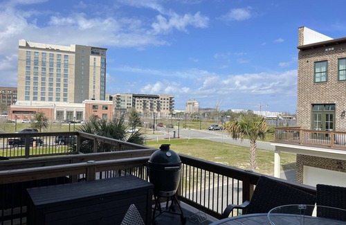 Hitch Village - Fred Wessels Homes Casa | Executive rental available in Savannah, GA- minimum 60 day. great locale