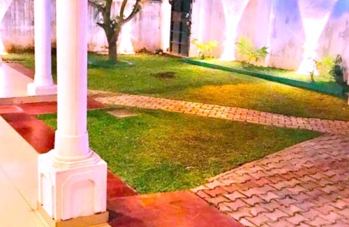 Negombo Villa | HABITACIÓN EJECUTIVA CON BALCÓN Y VIVIENDA PRIVADA