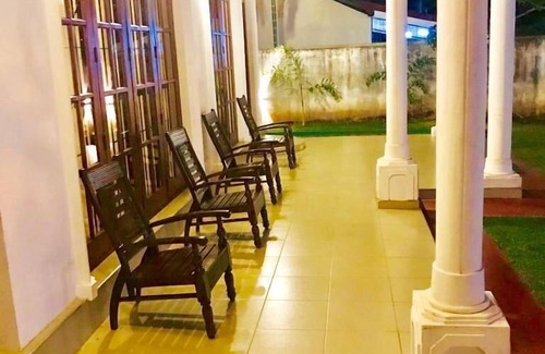 Negombo Villa | HABITACIÓN EJECUTIVA CON BALCÓN Y VIVIENDA PRIVADA