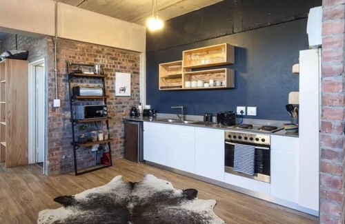 Salt River Apartamento | Executive Studio + Free Parking + Street Art Murals near Woodstock Craft Markets