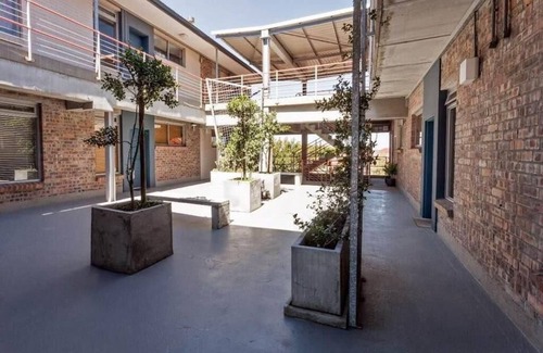 Salt River Apartamento | Executive Studio + Free Parking + Street Art Murals near Woodstock Craft Markets