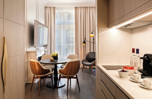 Champs-Elysees Apartamento | Executive Studio With Aircon In Champs Elysees
